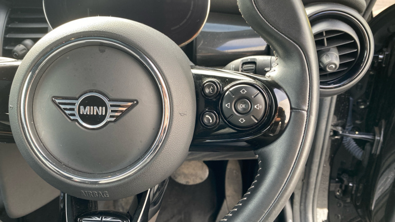 MINI Hatchback 135kW Cooper S Level 3 33kWh 3dr Auto Electric Hatchback